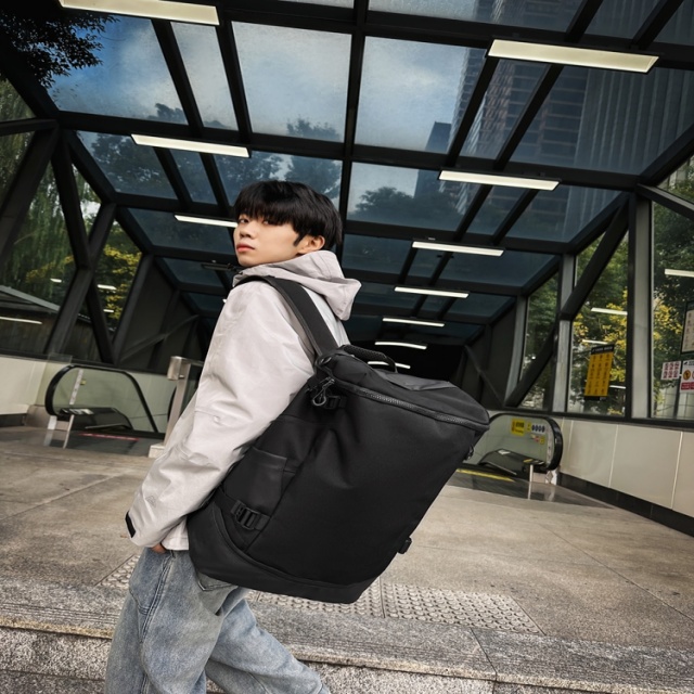 Large Capacity Cylindrical Outdoor Backpack